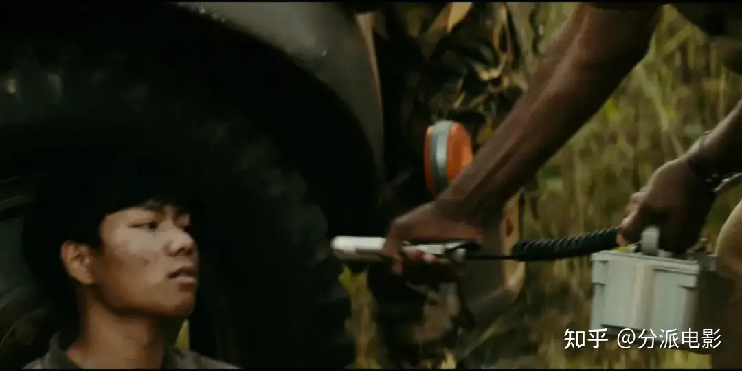 R级，《原始战争》年度最硬核最血腥恐龙片！