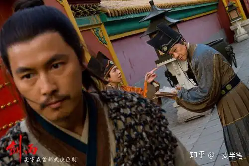 《剑雨》中转轮王为什么甘心在宫里被人呼来喝去的？江阿生隐姓埋名在大街上当跑腿是为了等机会报仇吗？