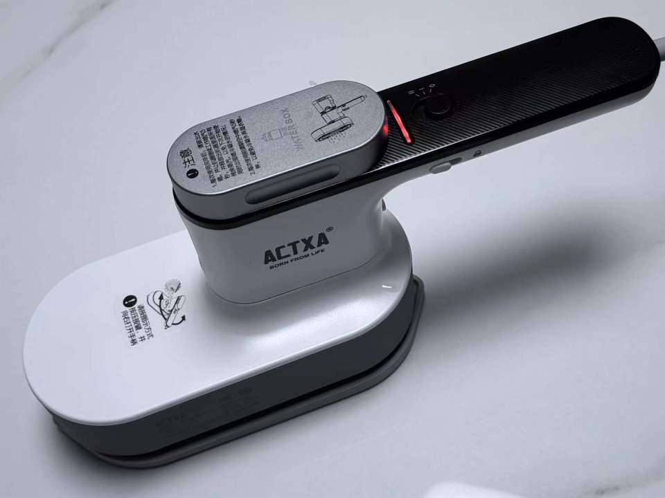 ACTXA阿卡驰手持增压挂烫机 AI-H01:小身材,大增压,轻松打理所有衣物,无论居家还是出差旅游都ok!