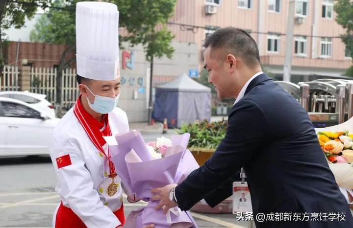 哪里学厨师技校？新东方烹饪学校报名官网