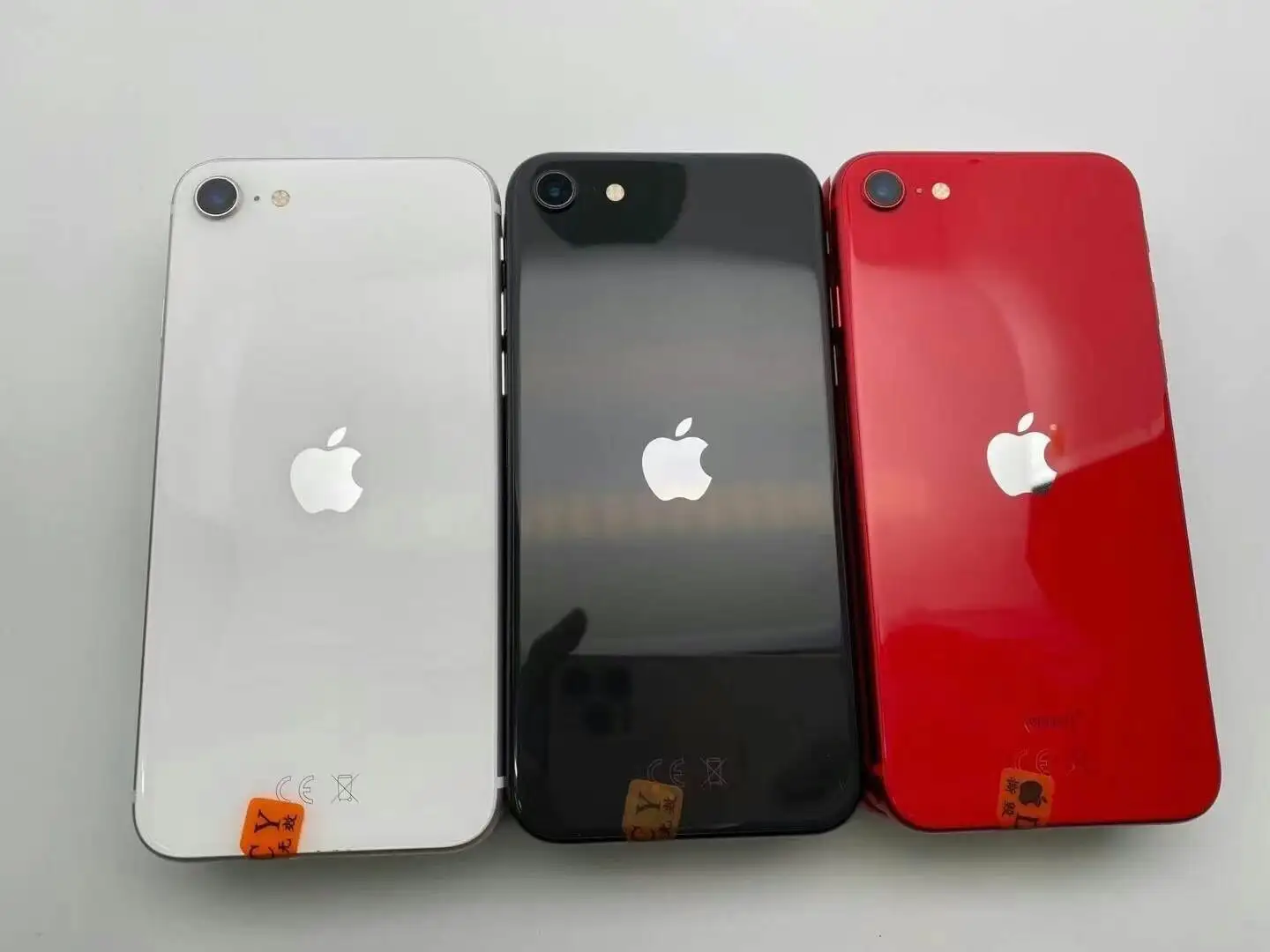 2021年不喜欢太大的屏，买iphone se2好还是二手的xs? - 知乎