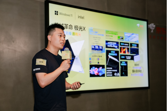 機械革命極光X300Hz刷新率打造今年618高幀王者，英特爾酷睿 Ultra 200HX 加持綜合表現 