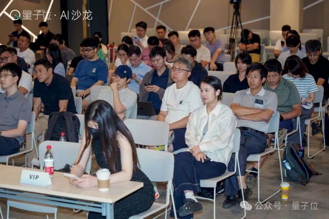 10年前押中英伟达：这位复旦学霸如何用AI Agent重新定义投资