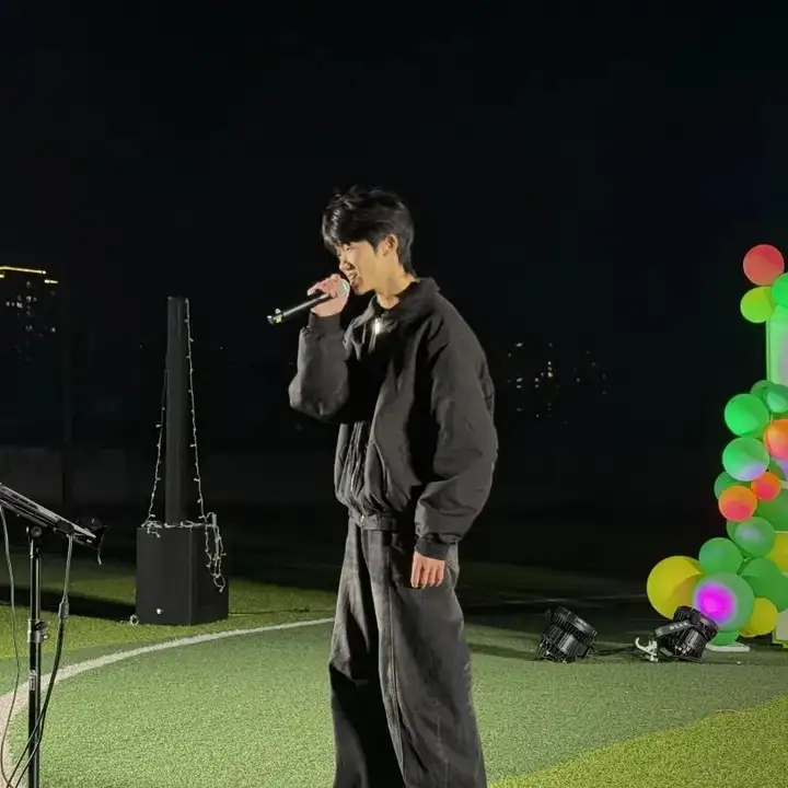 青春放歌 樂動校園｜富陽校區草地音樂節燃情開唱！(圖3)