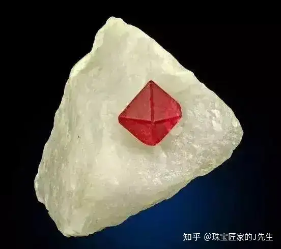 什么是「尖晶石」？为什么最近开始收到宝石收藏家的关注？ 
