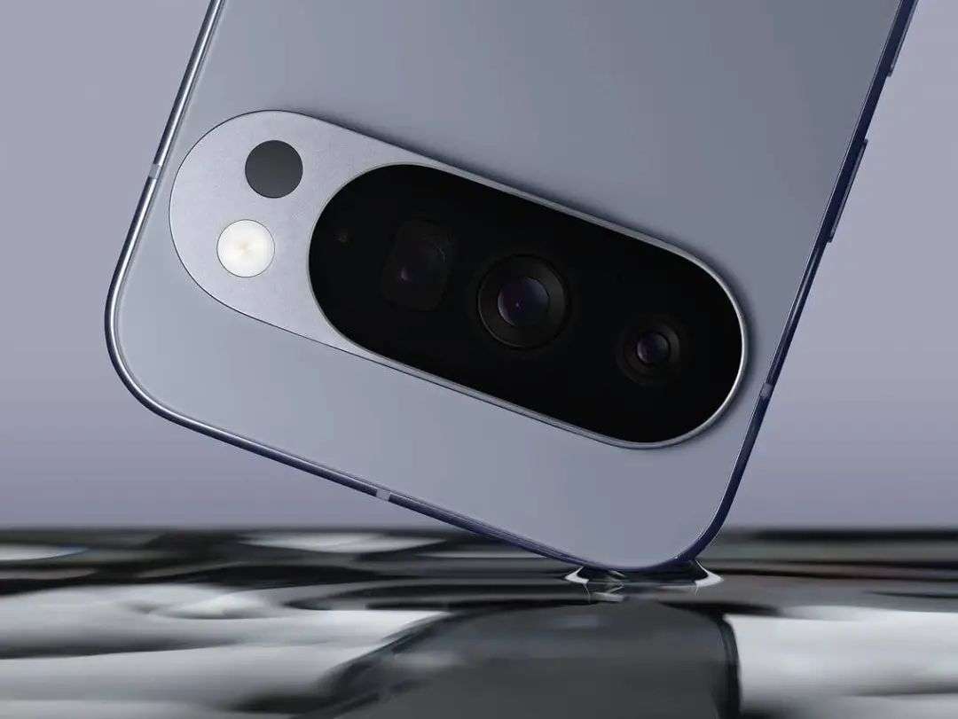 刚刚发布的 Pixel 10 ，把 iPhone 画的 AI 大饼直接端了出来