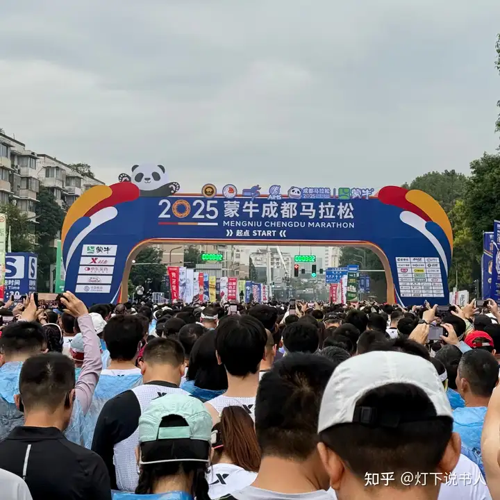 那些马拉松爱好者到底图什么？