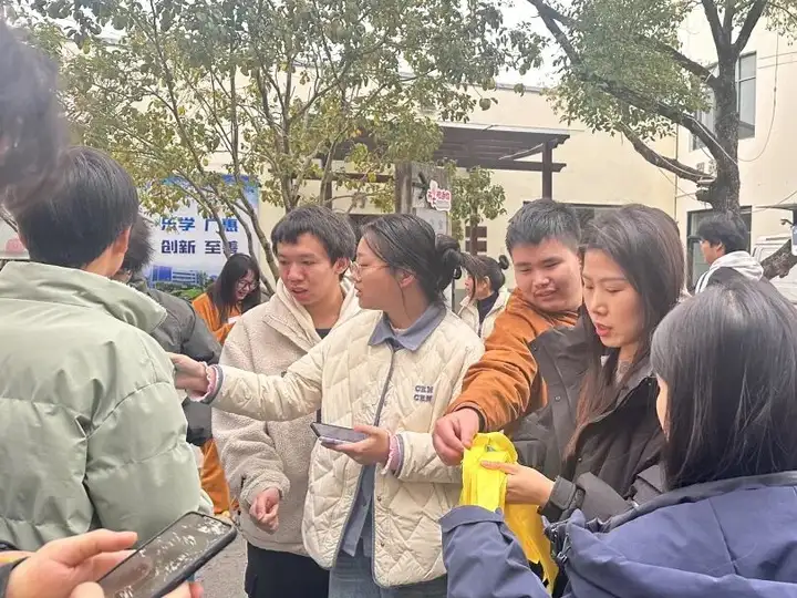 浙江省广播电视中等专业学校富阳校区趣味运动会圆满结束!(图14) 浙江省广播电视中等专业学校富阳校区趣味运动会圆满结束!(图14)