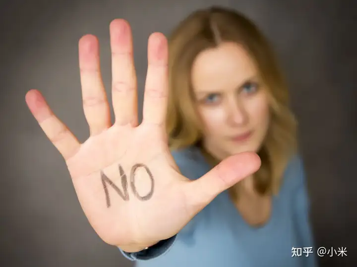 我同事在公司老实巴交、从来不争不抢不抱怨，为人亲和。但是为什么公司有脏活，累活就把他当作“软柿子”？