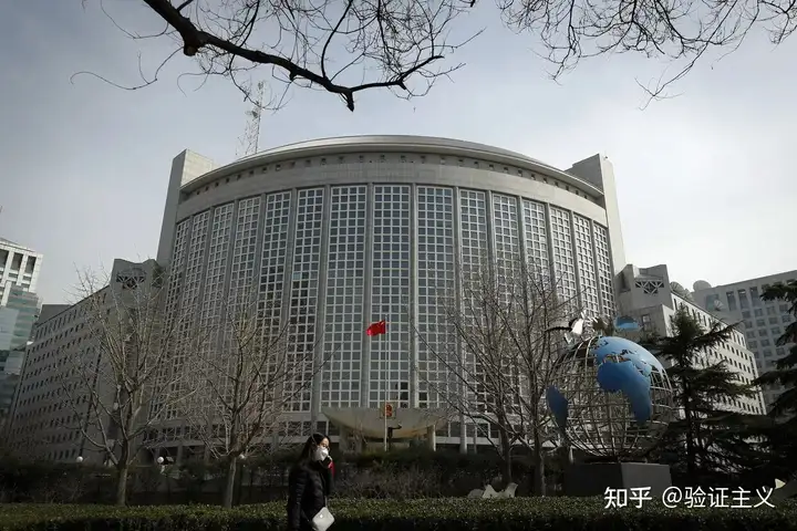 外交部回应一名日本自卫队人员闯入中国驻日本大使馆，要求日方立即彻查，具体情况如何？