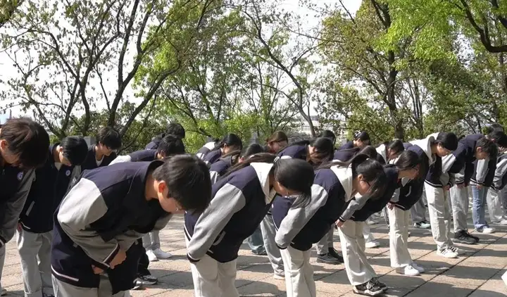 清明祭英烈 传承忠烈魂 | 塘栖校区西南山新四军烈士陵园清明祭扫活动(图7)