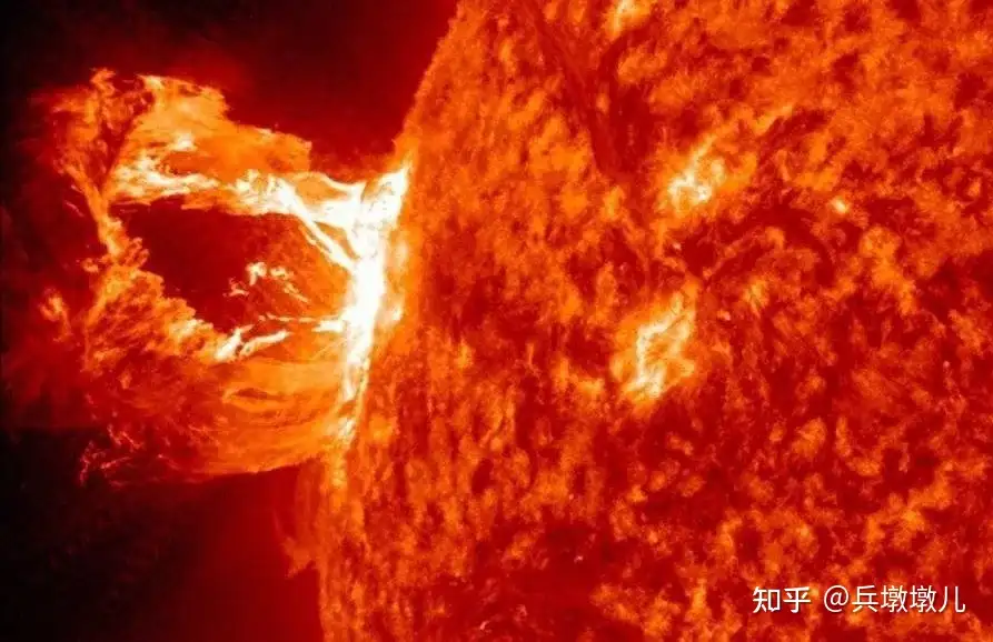 5 月 3 日上午太阳爆发强耀斑，对我国上空电离层产生影响，形成太阳耀斑的原理是什么？会带来什么影响？