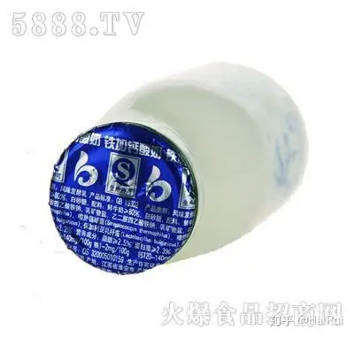 90年代喝的那种玻璃瓶酸奶盖子是蓝色或者红色纸封起来的酸奶是什么