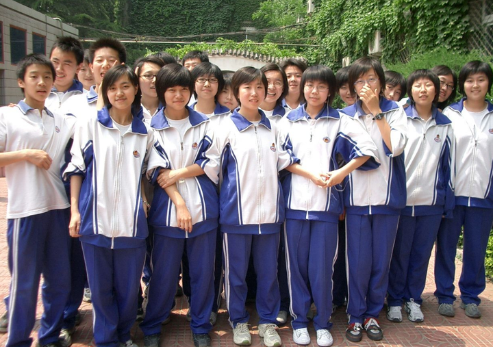 甘肃中学有哪些 甘肃一所中学“校服”火了