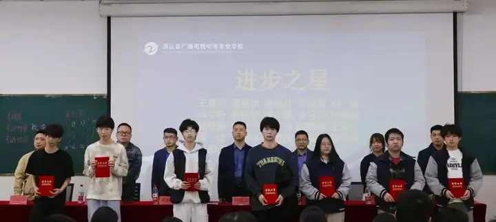 【活力校园】乐育五色铸根基 表彰先进启新程 | 富阳校区春季开学典礼暨表彰大会(图6)