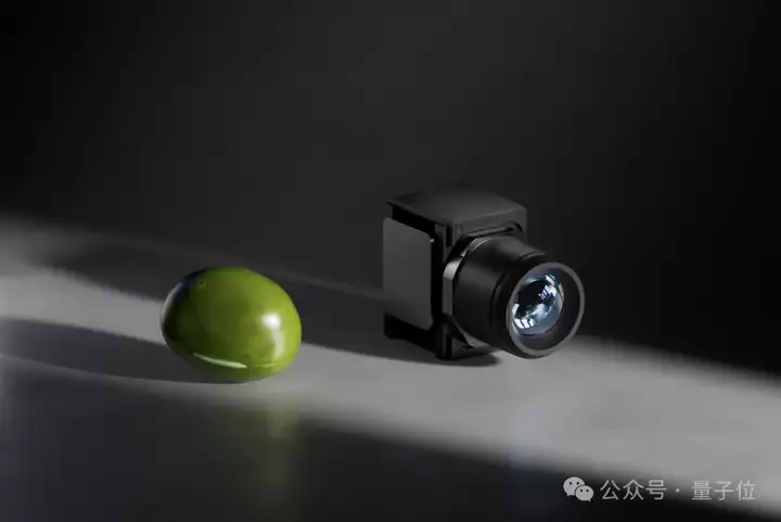 全彩显示的AI眼镜来了！8999元带走阿里大模型和最强光波导