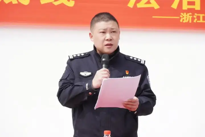 【平安校園】校警聯(lián)動(dòng)護(hù)成長(zhǎng) 知法懂法守青春 | 塘棲校區(qū)開展法治安全講座！(圖2)