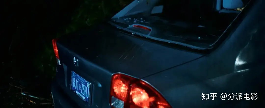 《鬼上车》简单直白,生猛恐怖,氛围感拉满