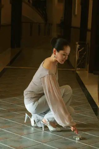 女生通过怎样的自我锻炼可以提升仪态气质? - 知乎