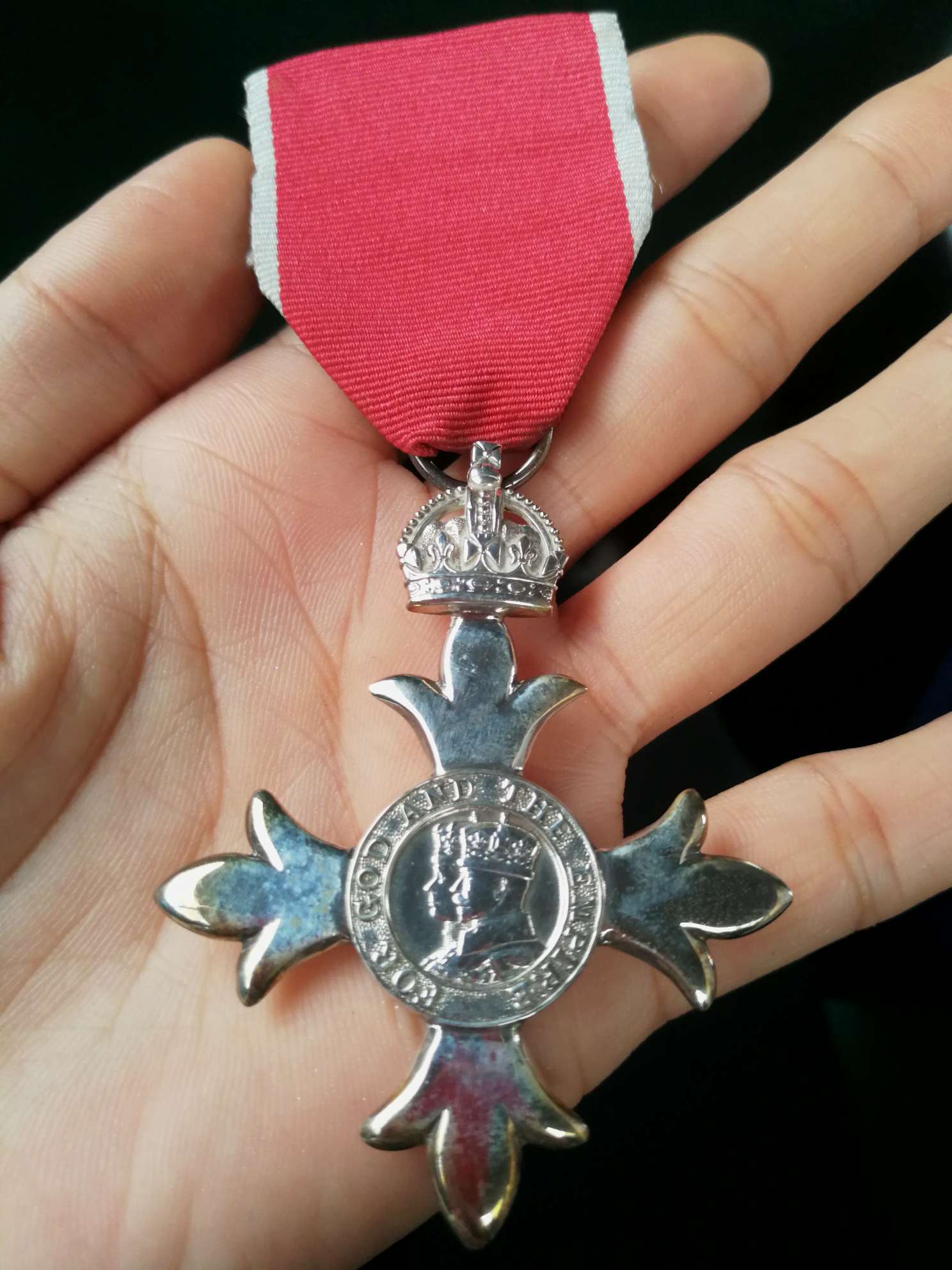 英国女王亲自颁发的爵士十字勋章,以前只听说过,还是第一次亲眼所见