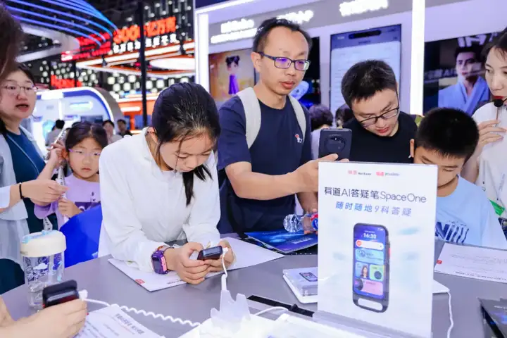 有道 AI 答疑笔如何定义教育硬件的“iPhone 时刻”