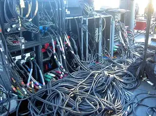 如何看待某博主称「客厅游戏 PC 只需插两根线」，被网友吐槽「过度吹捧，所有主机不都这样」？