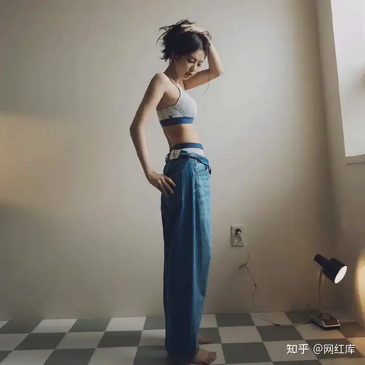 JENNIE慵懒居家的调调，简单性感的美妮 Facebook-第13张