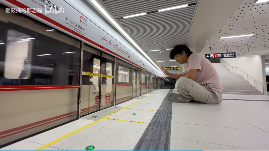 刷屏抖音小红书的 AI 猫片，让我一边上头一边反胃