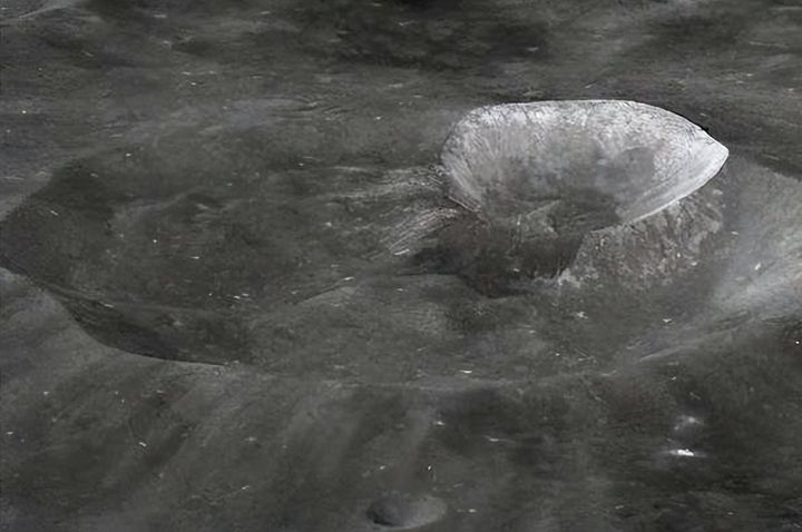 月球上发现了活嫦娥 女娲一张照片吓死一亿人