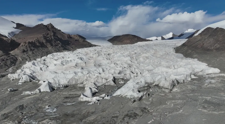 李殿勋调研武汉大学科技成果转化与师生创新创业工作