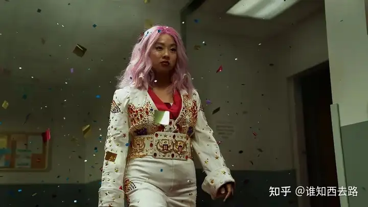 《瞬息全宇宙》是不是形式大过内容？情感内核是不是太老套了？(瞬息词语解释)