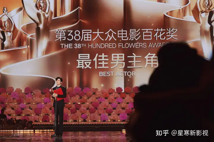易烊千玺连续四届提名百花奖，终凭《小小的我》刘春和一角成 00 后首位百花影帝，如何评价他的表演？