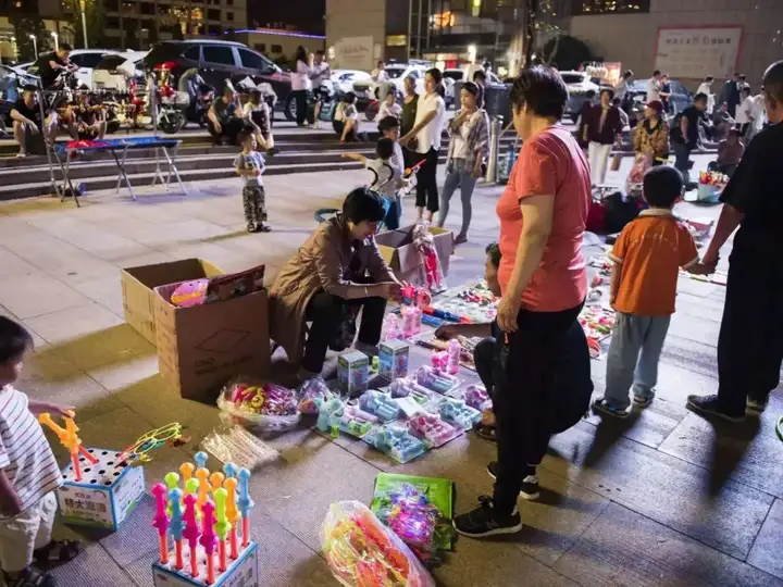 夜市摆摊什么最好卖利润高，摆地摊非常好卖的小生意有哪些