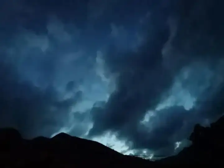 夜晚看到的云是白云还是乌云? - 知乎