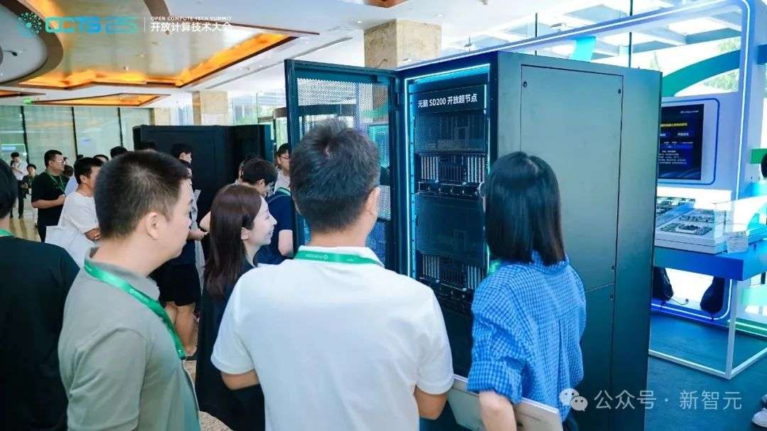 单机狂飙4万亿参数，国产AI「四大天王」首次合体！这台超节点鲨疯了
