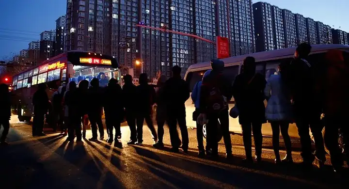 如何看待杭州 80 后男子每周飞天津上班，每月路费超 4000 元？你能接受跨城通勤吗？