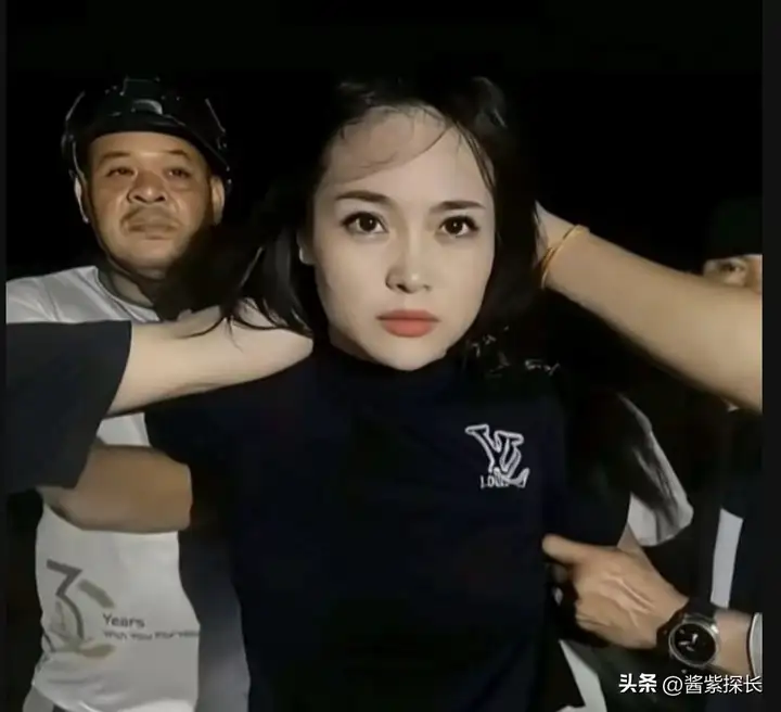 柬埔寨劫囚女子因高颜值引关注（柬埔寨大嫂照片）插图1