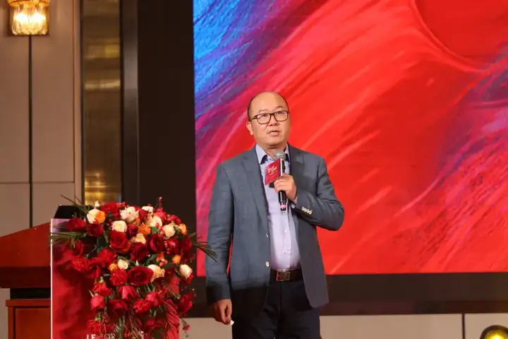 立得空间隆重召开总结表彰大会暨新春晚会