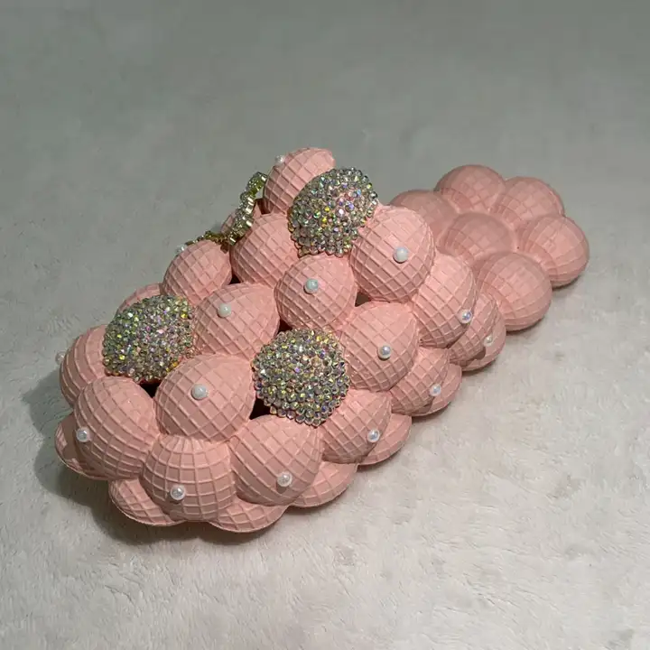 专访刘世奇 - 他用AI设计丑拖鞋，一年卖了3000万。