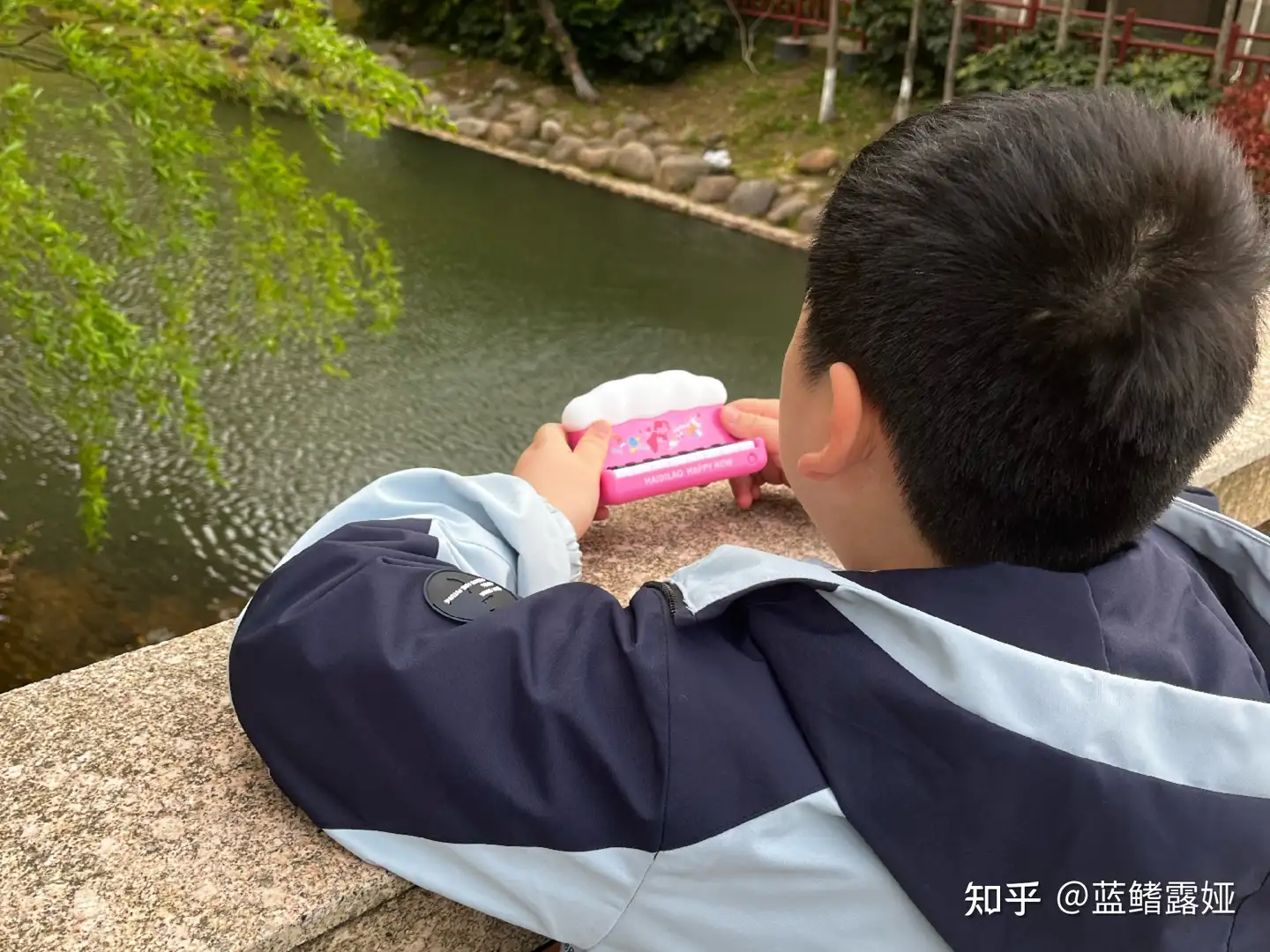 当你家娃问你些敏感或成人化词汇时，家长应该正面回答，还是含糊其辞顾左右而言他？