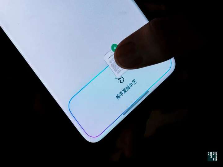 都2025年了，为什么AI手机又爱上二十年前的「跑马灯」