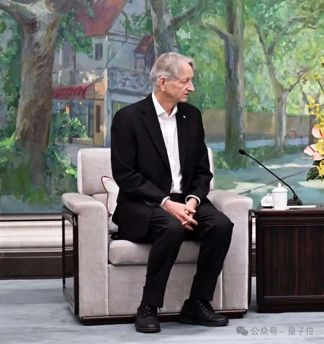 Hinton能重新坐下了，什么时候开始的？