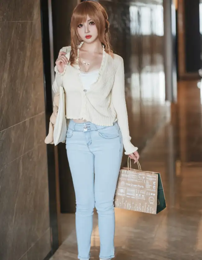 rioko凉凉子（典型的骨感美人）