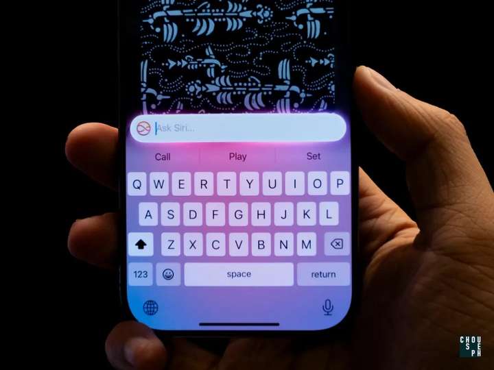 都2025年了，为什么AI手机又爱上二十年前的「跑马灯」