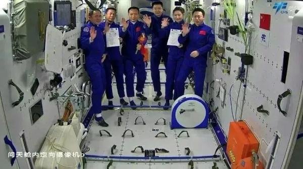 中国航天员乘组完成首次在轨交接，神十四乘组将于 12 月 4 日返回东风着陆场，返回前还需做哪些准备？
