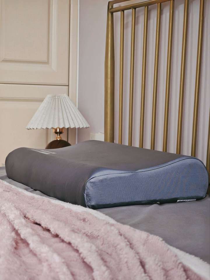 坦白局｜睡觉流口水 + 油皮猫，终于挖到能机洗的本命护颈枕！