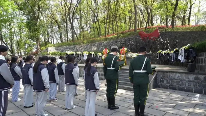 【红色校园】鲜花祭英烈 薪火永相传 | 塘栖校区开展清明祭扫活动!(图13)
