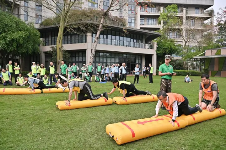 刑铸法治 骏启新程｜大成刑委会2025年会盛典耀启邕城