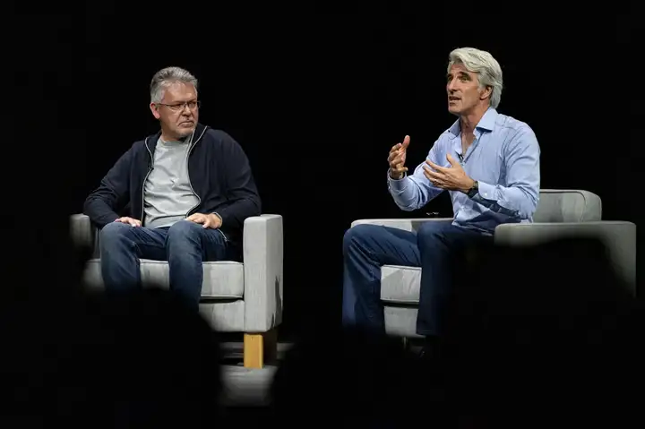 你的 iPhone 即将「换脑」！ChatGPT 和 Claude 有望接管苹果 AI，Siri 要变聪明了？