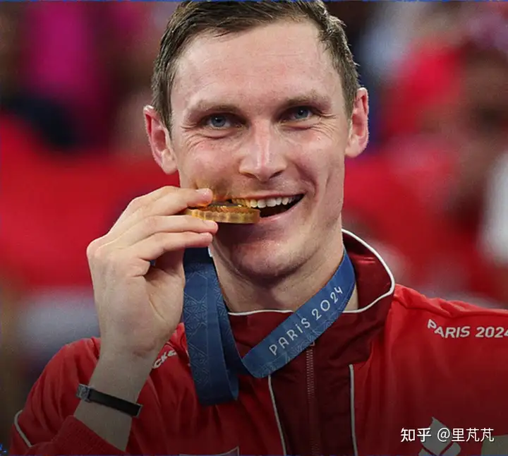 32 岁安赛龙突然官宣退役，如何评价他的职业生涯，退役的主要原因是什么？